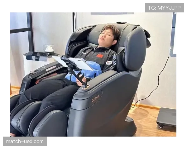 黄东萍赛场上拽得像明星,私底下居然这么节俭?太反差了吧! 黄东萍赛场上拽得像明星,私底下居然这么节俭?太反差了吧!